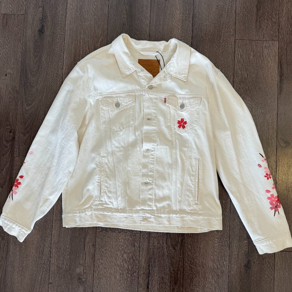 Levi's White Denim Trucker Jacket Men's XL - Tokyo Exclusive Cherry Blossoms